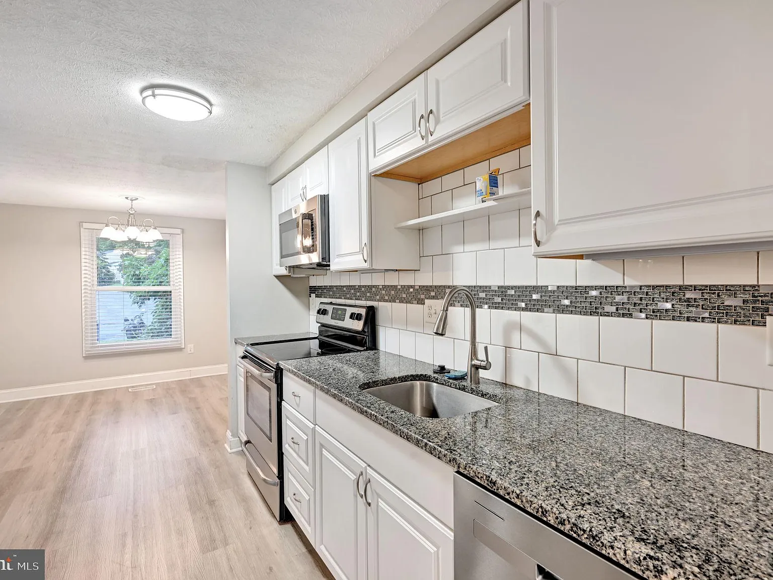 4 bed, 3.5 bath, 2084 sqft, $3,300 — Photo 3