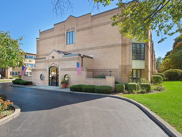 1st image of 152 E Park Ave APT 303