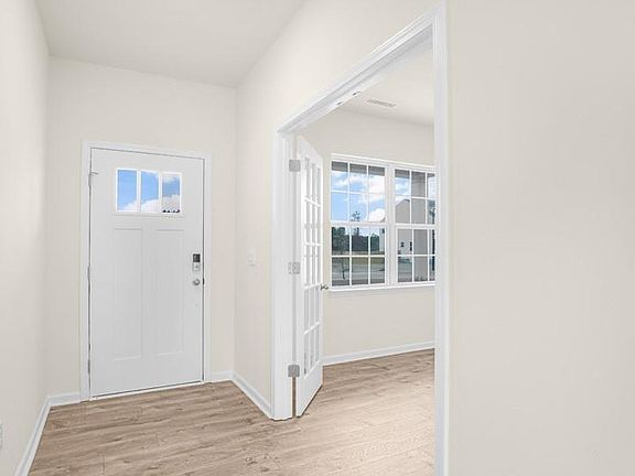 4th image of 2857 Burgess Dr