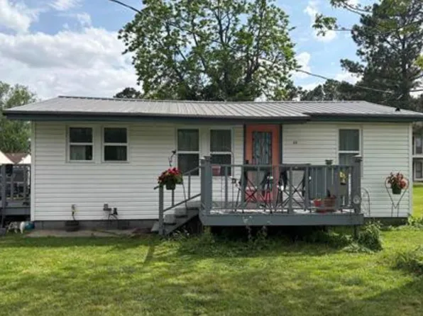 631 E Castleberry St, Piggott, AR 72454
