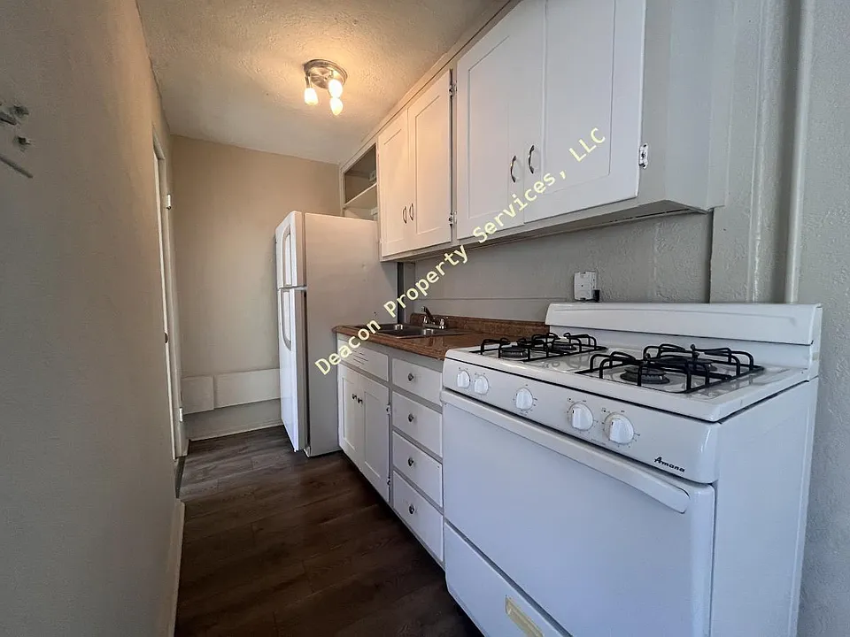 1211 Copper Ave NE - Studio Near UNM w/ All Utilities Included!