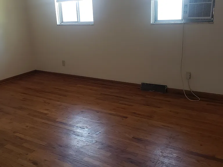 1523 Elaine Rd — Photo 5