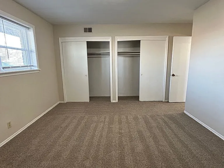 915 N 48th Ave — Photo 30