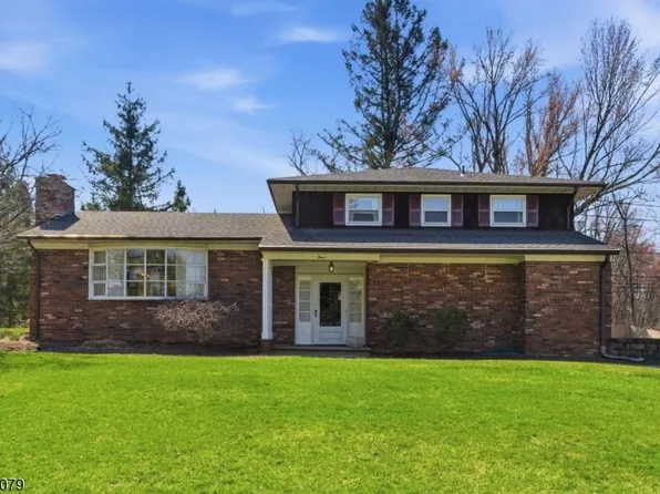 3 Manor Dr, Andover Twp., NJ 07860