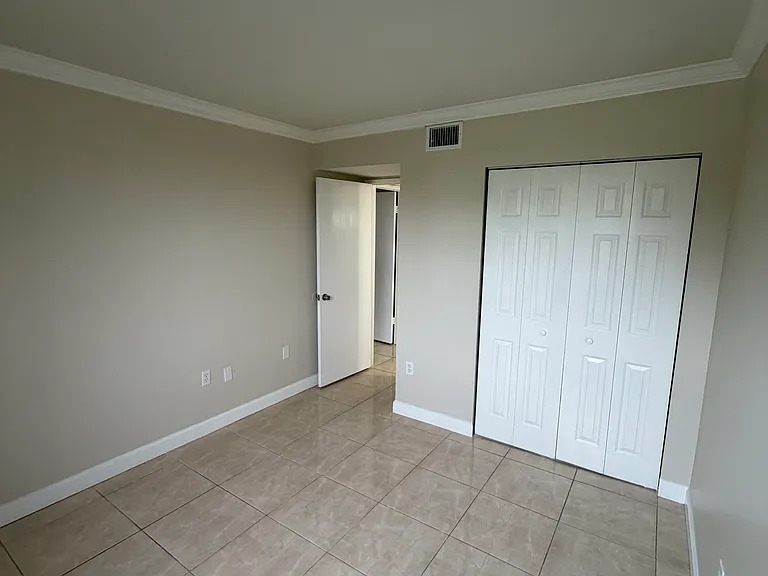 9711 Fontainebleau Blvd — Photo 12