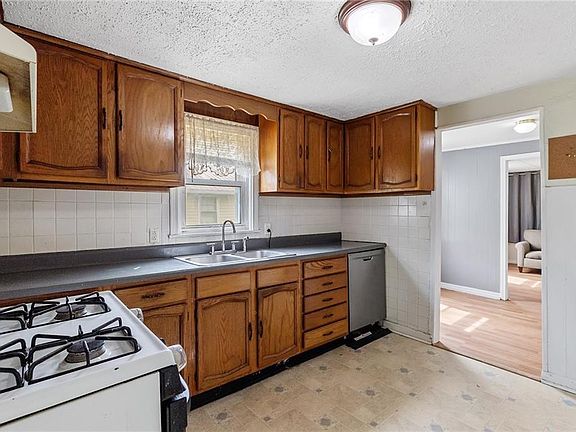 4th image of 814 E North Main St