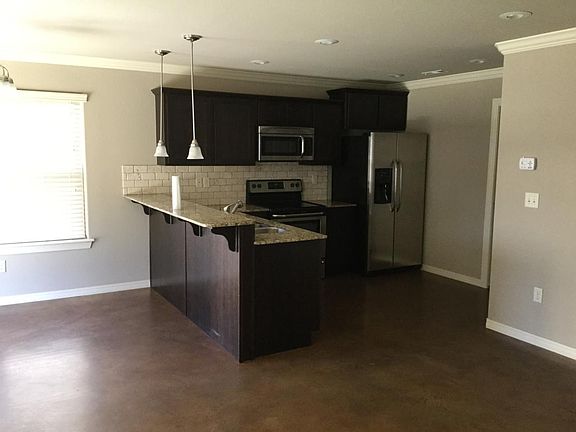 Kitchen & breakfast nook
