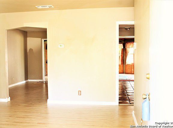 4th image of 5019 Guinevere Dr
