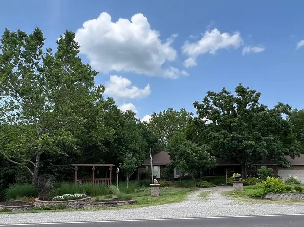 5320 SE 45th St, Tecumseh, KS 66542