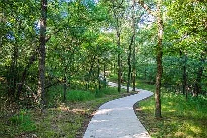 708 Creekside Dr — Photo 31