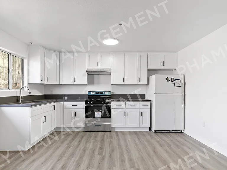 5227 Huntington Dr N #2 — Photo 5