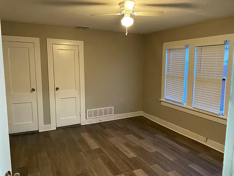 704 Williams Ave — Photo 13