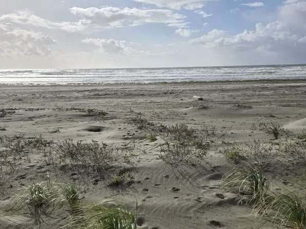 4721 State Route 105 S, Grayland, WA 98547