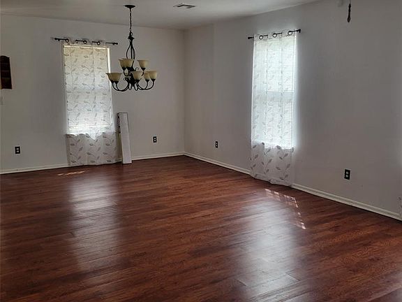 3rd image of 8721 NE 46th St