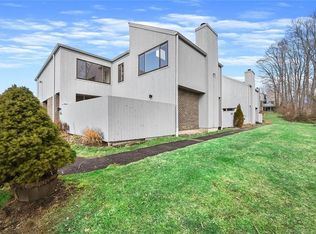 2 Teaberry Ln UNIT 2, Ridgefield, CT 06877