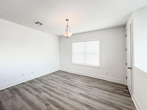 5th image of 13090 Stoddart Ave