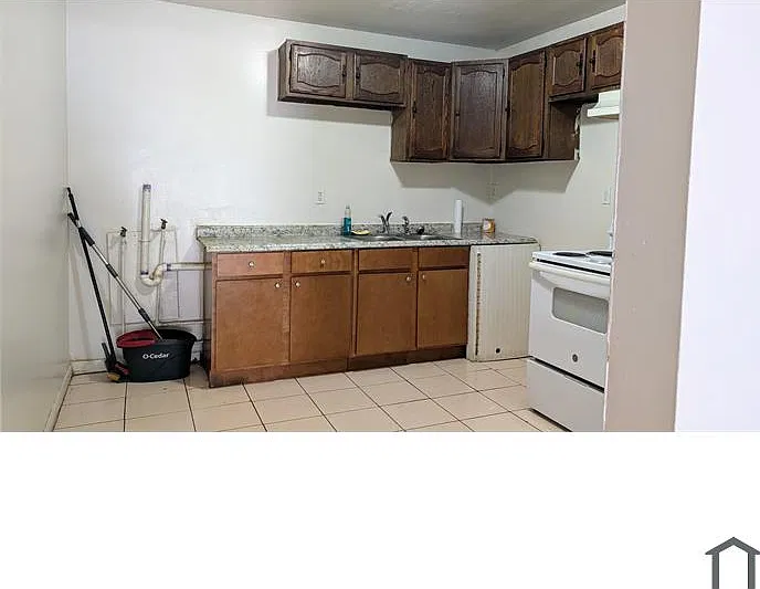 9630 N 10th St — Photo 3