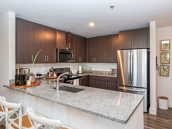 4th image of 514 Jackson Ave E #508