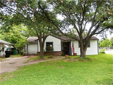 Per HCAD this is a 8515 square foot Corner lot.