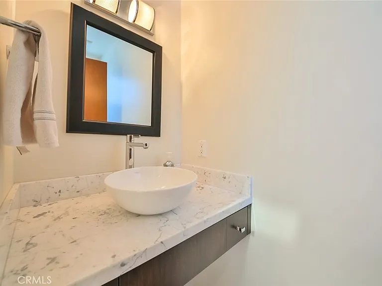 104 Manhattan Ave — Photo 30
