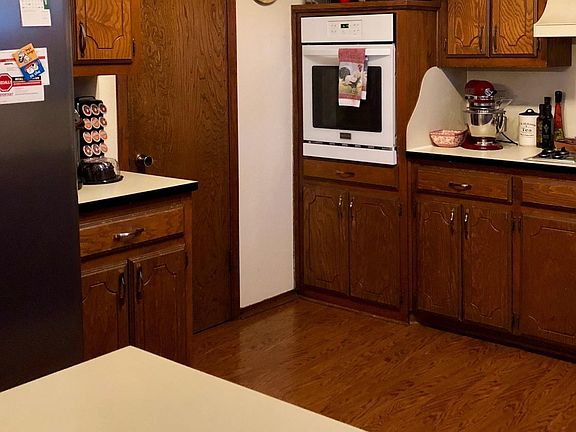4th image of 1724 Whispering Creek Ct