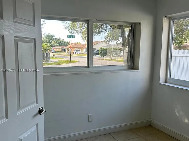 6331 NW 110th Ter — Photo 2