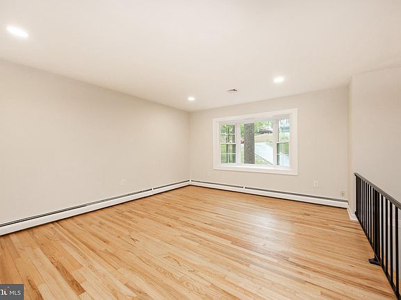 4th image of 1500 Federal Dr