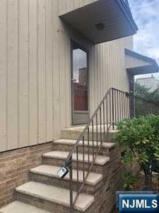 2181 Ellery Ave #B, Fort Lee, NJ, 07024