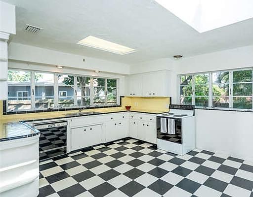 4th image of 630 Brightwaters Blvd NE