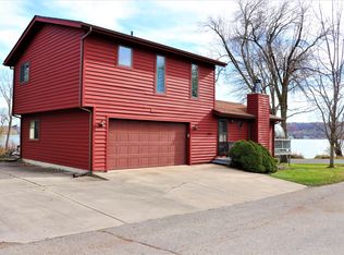 W4060 Lake Shore Dr, Lake Geneva, WI 53147