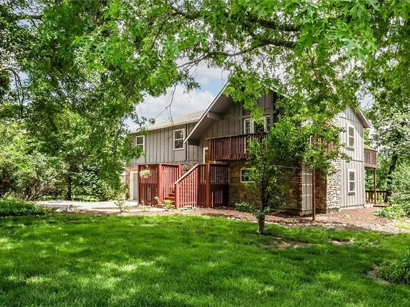 643 N Hemlock St, Ottawa, KS 66067