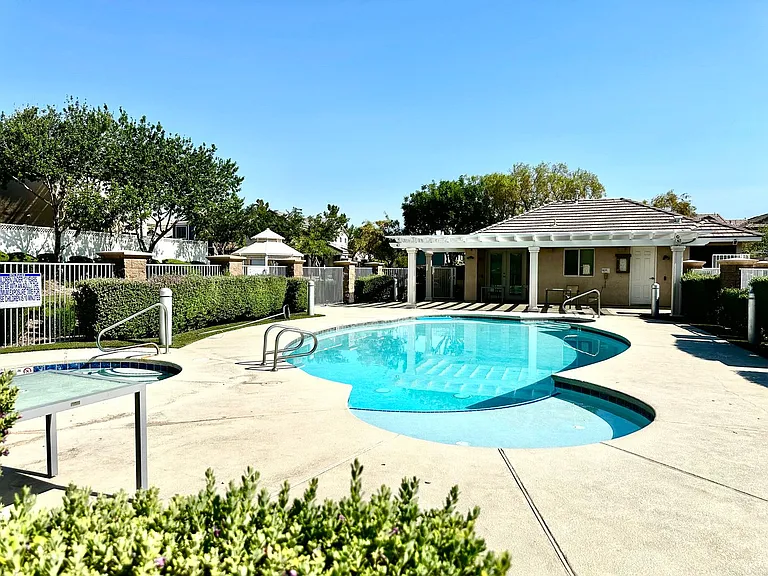 8137 Aurora Mist St — Photo 3