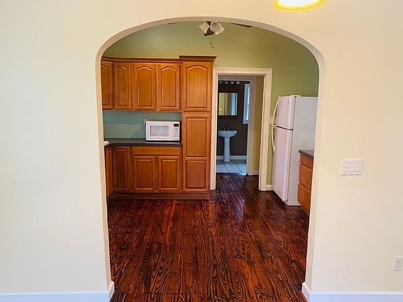 5th image of 996 1/2 W Lucas Dr