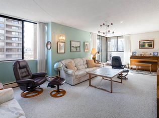 3737 Bartlett Ct #603, Burnaby, BC