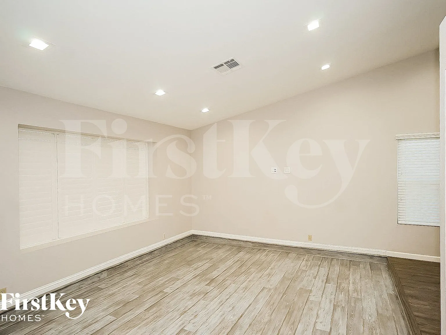 3 bed, 2.0 bath, 1729 sqft, $2,590 — Photo 2