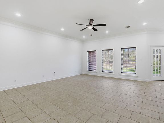 5th image of 844 Theriot Rd