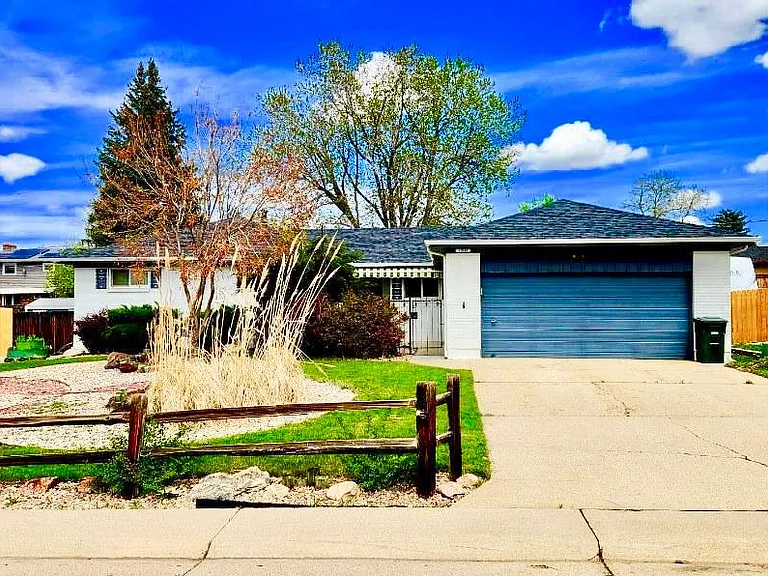 10820 Claire Ln — Photo 2