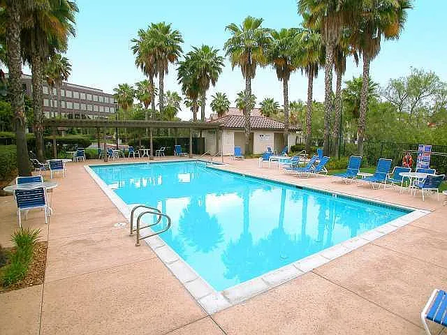 3 bed, 2.5 bath, 1620 sqft, $4,850 — Photo 3