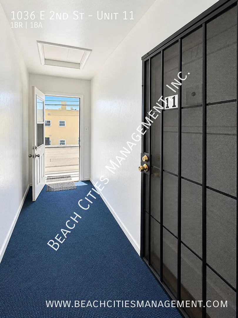 Large Updated Condo Blocks from the Beach! — Photo 3
