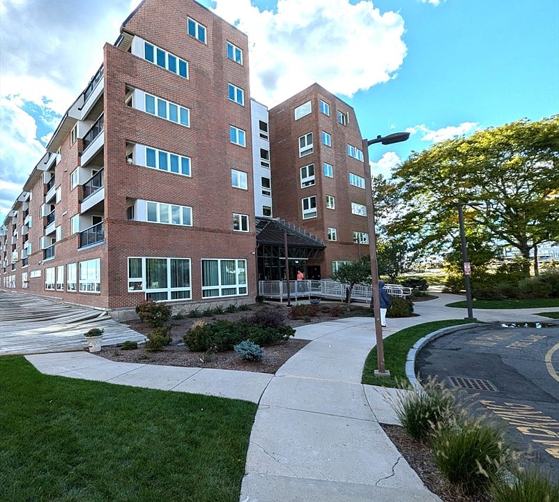 1st image of 154 Lynnway Unit 401