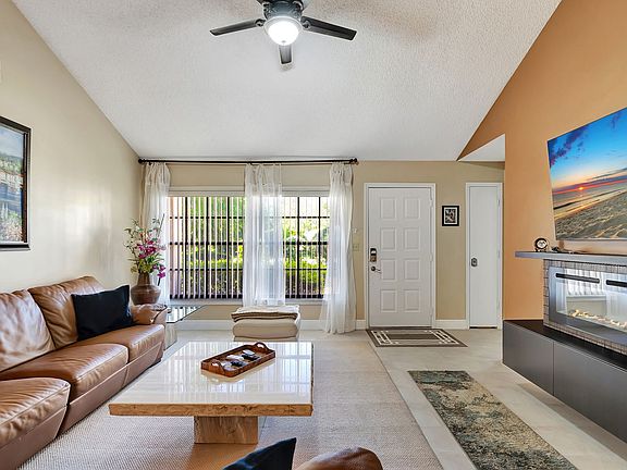 3rd image of 5429 Villa Deste Ct
