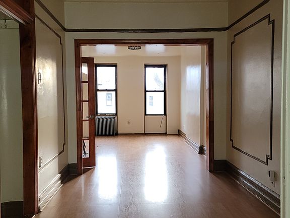2nd image of 450 51st St #2A