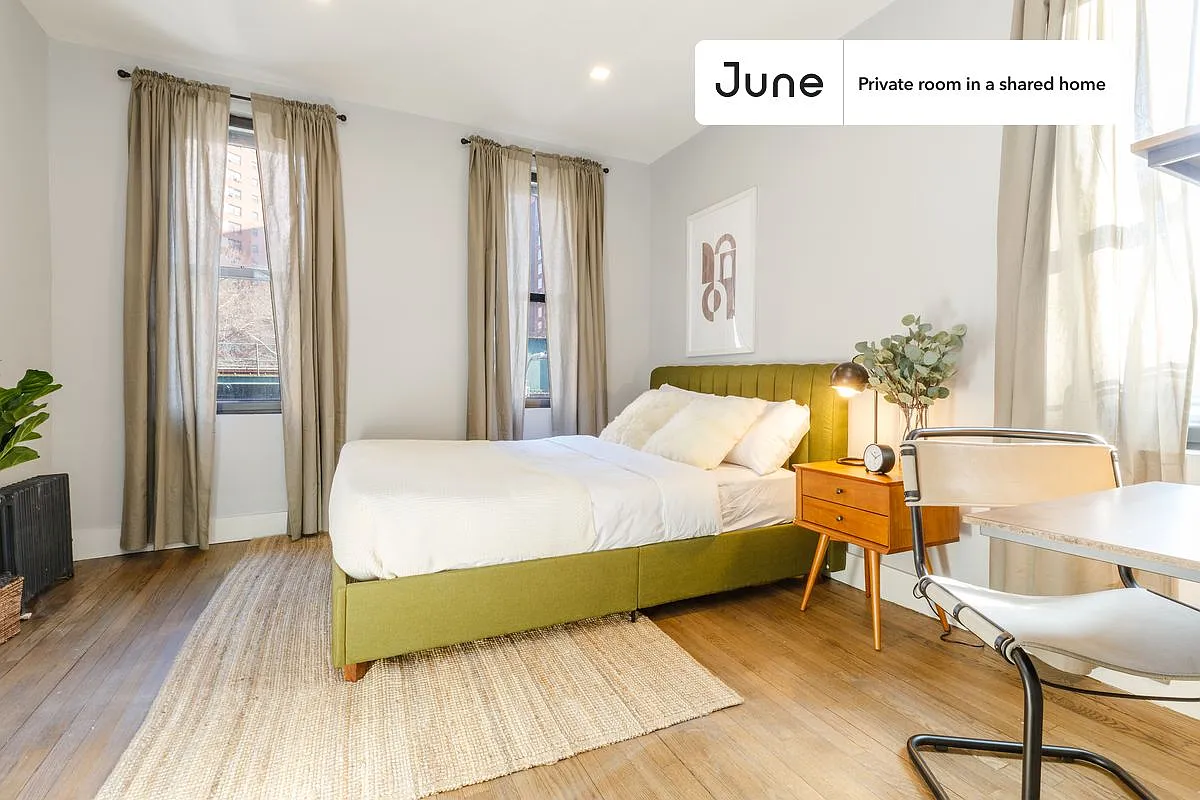 Queen bedroom in 4 bed/2 bath home in Morningside Heights #324 A — Photo 1