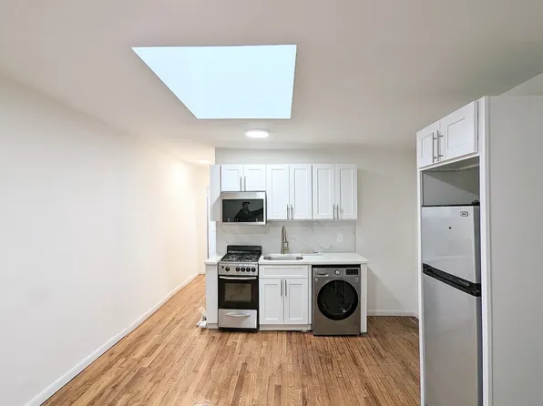 220 East 49th Street image 1 of 6