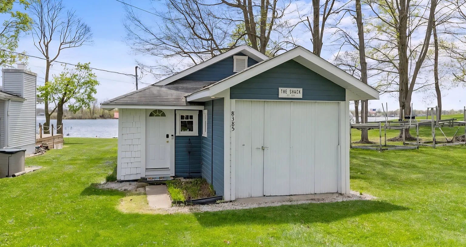 8385 E Wade Ln photo 1