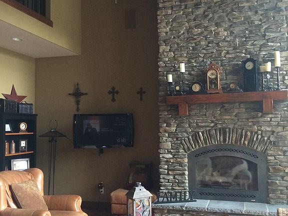 Two story great rm w/gas FP