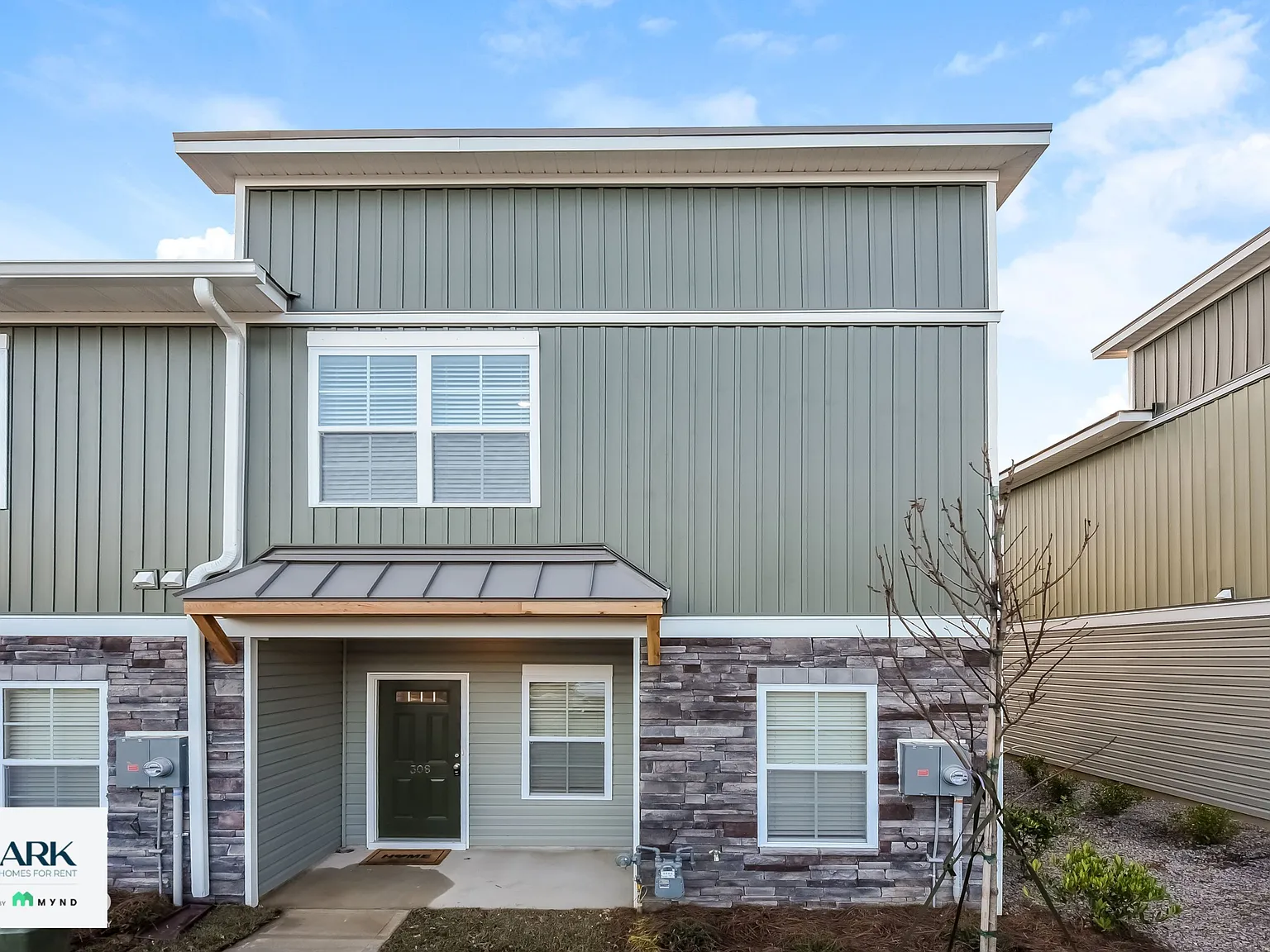3 bed, 2.5 bath, 1428 sqft, $1,633 — Photo 1