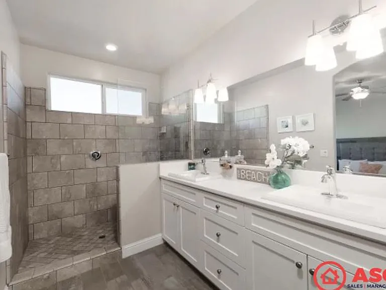 3704 Shady Village Ln — Photo 11