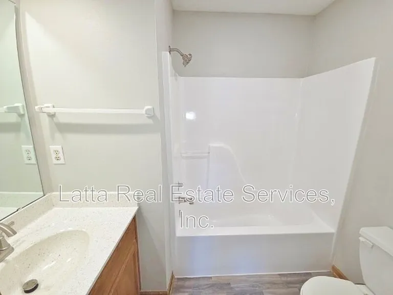 1834 Kingbird Ln — Photo 7