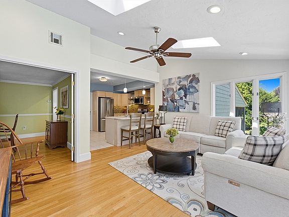 5th image of 27 Joclyn Ave